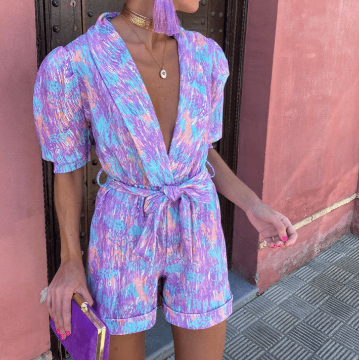 Eleganter Jumpsuit mit abstraktem Print