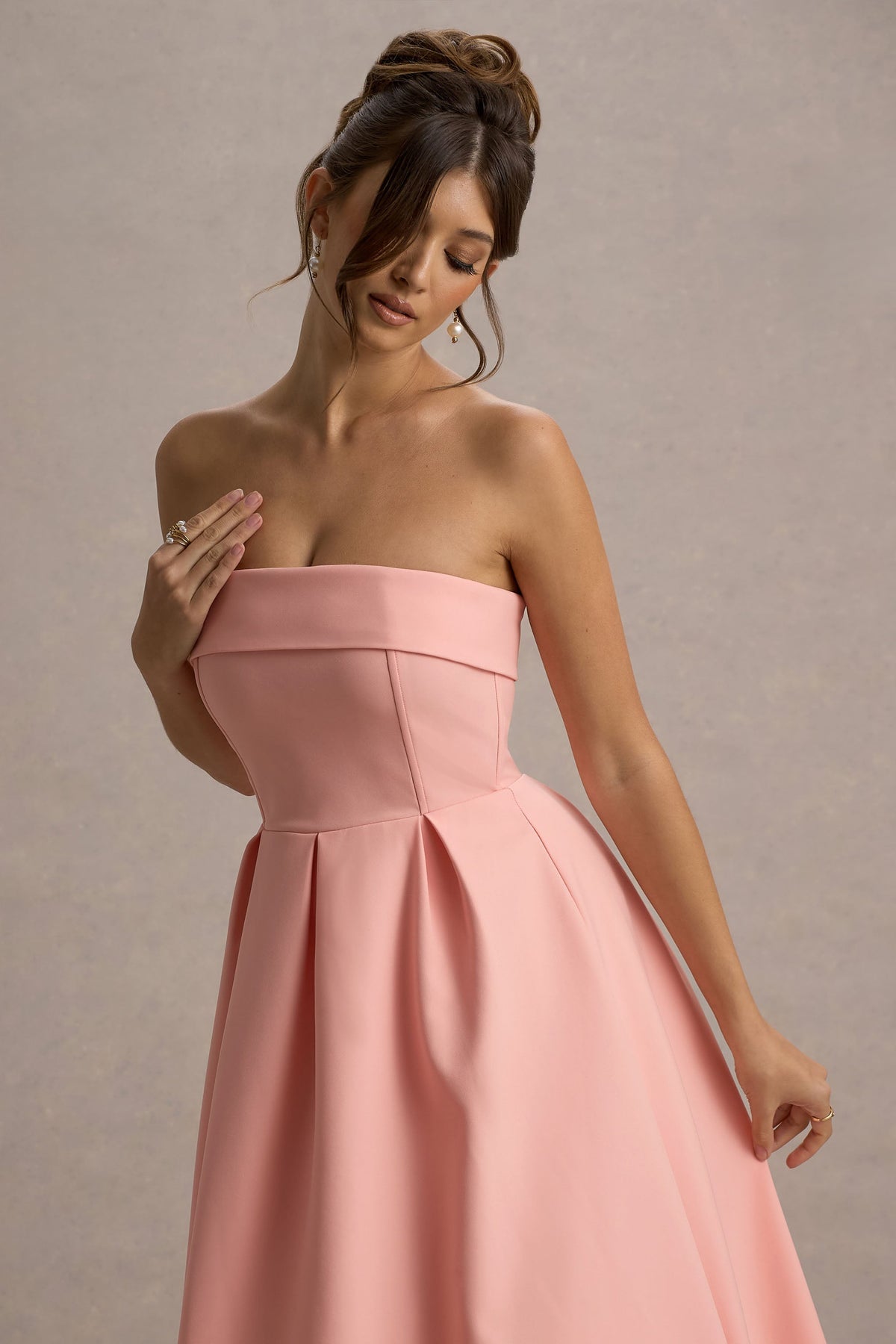 Stilvolles Midi-Kleid mit Schulterfreiem Ausschnitt